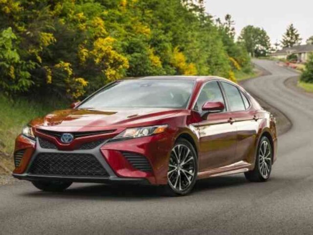 Toyota Camry LE vs. SE: Key Differences To Consider | Vehicle Answers