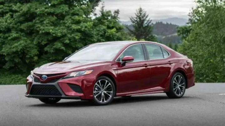 Toyota Camry LE vs. SE: Key Differences To Consider