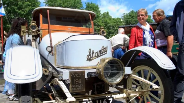 steam-powered vehicle